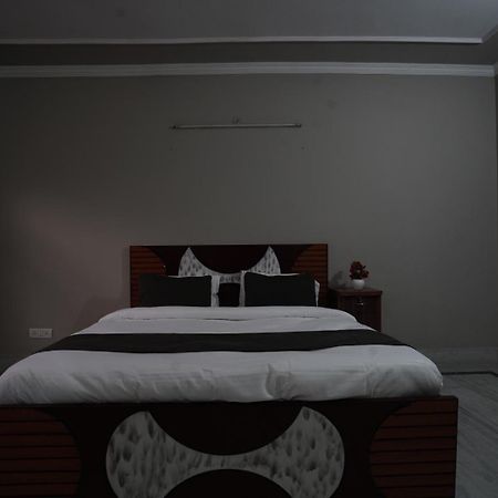 Play-Sunflower Omega-1 Couple Friendly Grander Noida Exterior foto