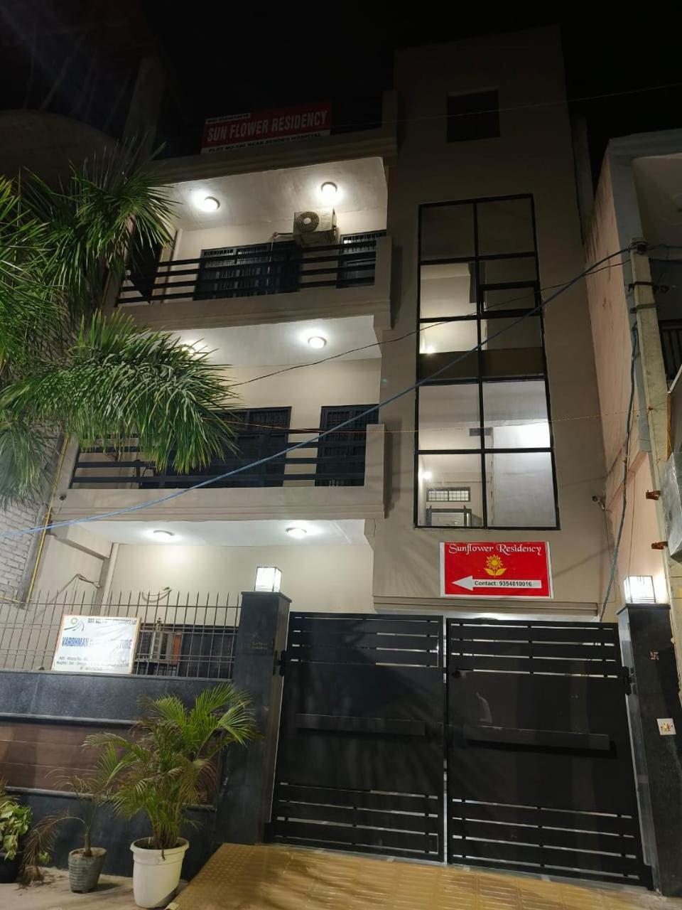 Play-Sunflower Omega-1 Couple Friendly Grander Noida Exterior foto