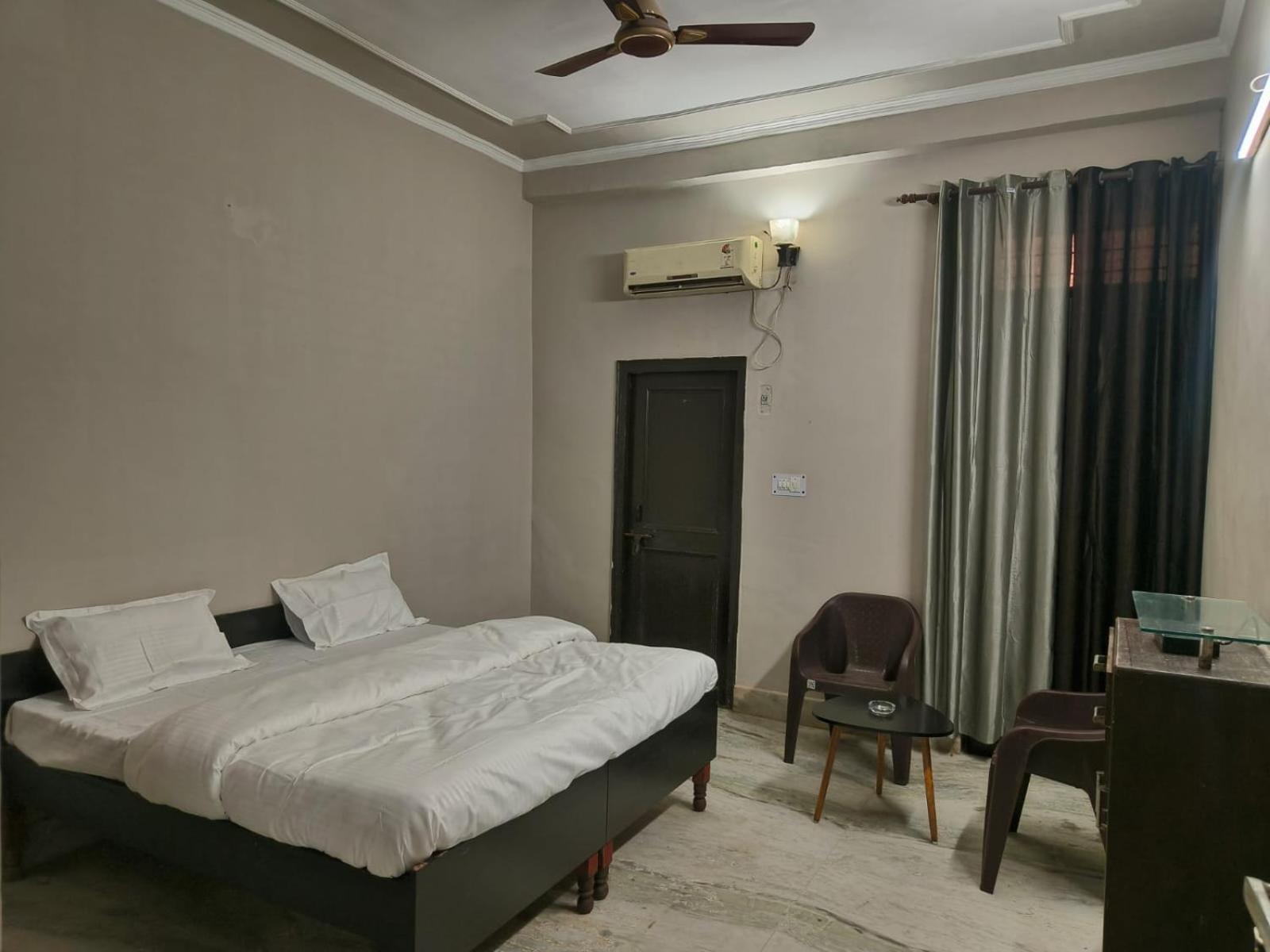 Play-Sunflower Omega-1 Couple Friendly Grander Noida Exterior foto